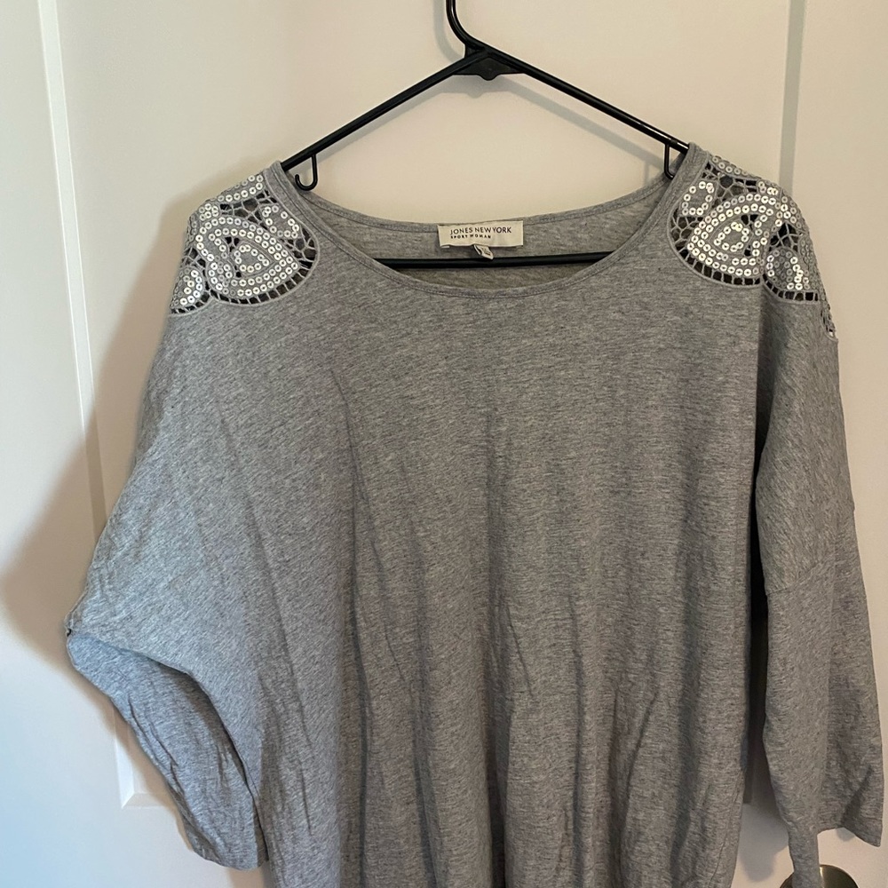 Jones New York decorated shoulder top